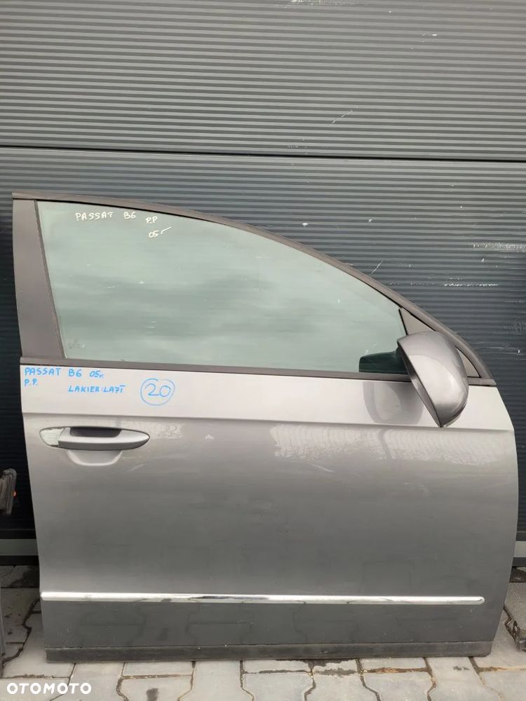 VW PASSAT B6 DRZWI / KLAPA BAGAŻNIKA / BŁOTNIK / MASKA / DESKA ROZDZIELCZA BIAŁE / CZARNE - 27