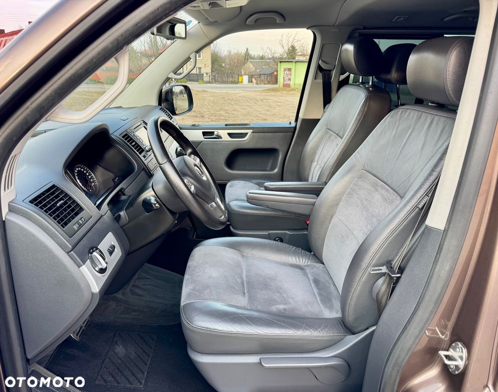 Volkswagen Multivan - 32