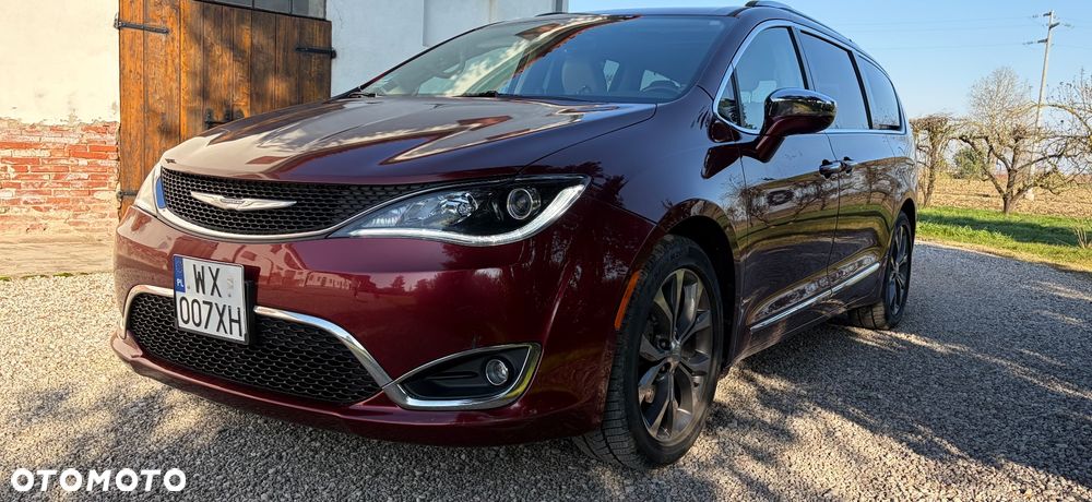 Chrysler Pacifica - 1