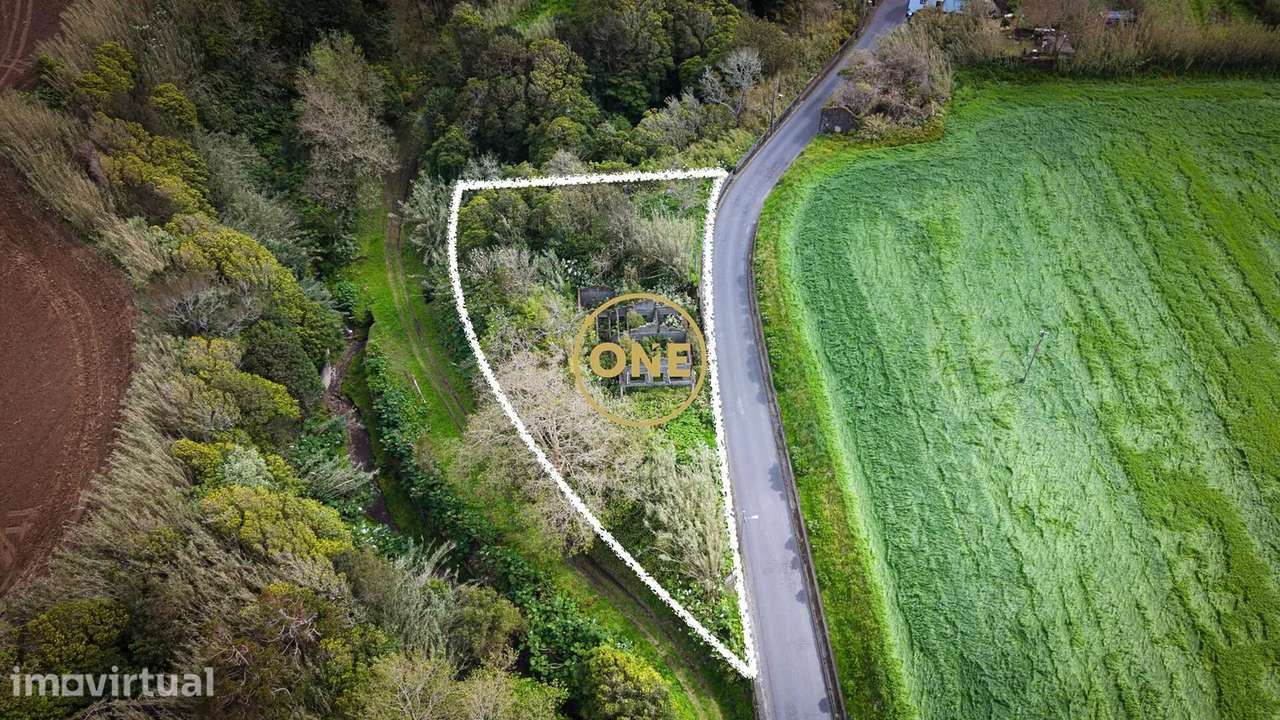 Terreno com ruína no João Bom, São Miguel - Grande imagem: 2/12