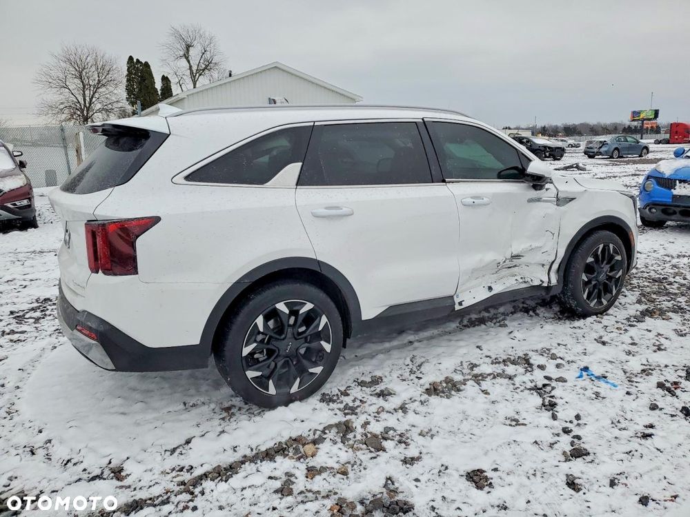 Kia Sorento - 4
