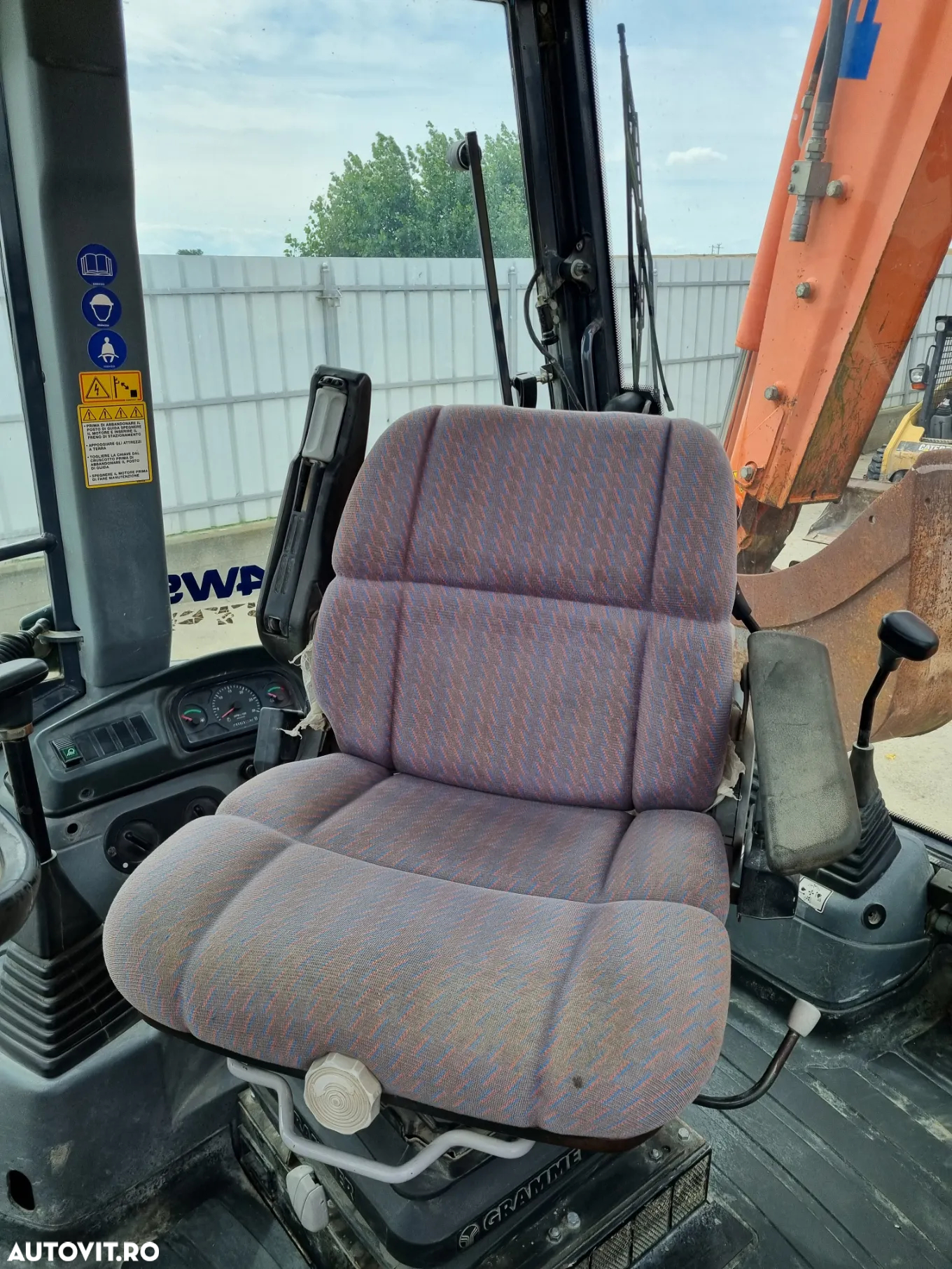FIAT HITACHI FB 200.2 - 11