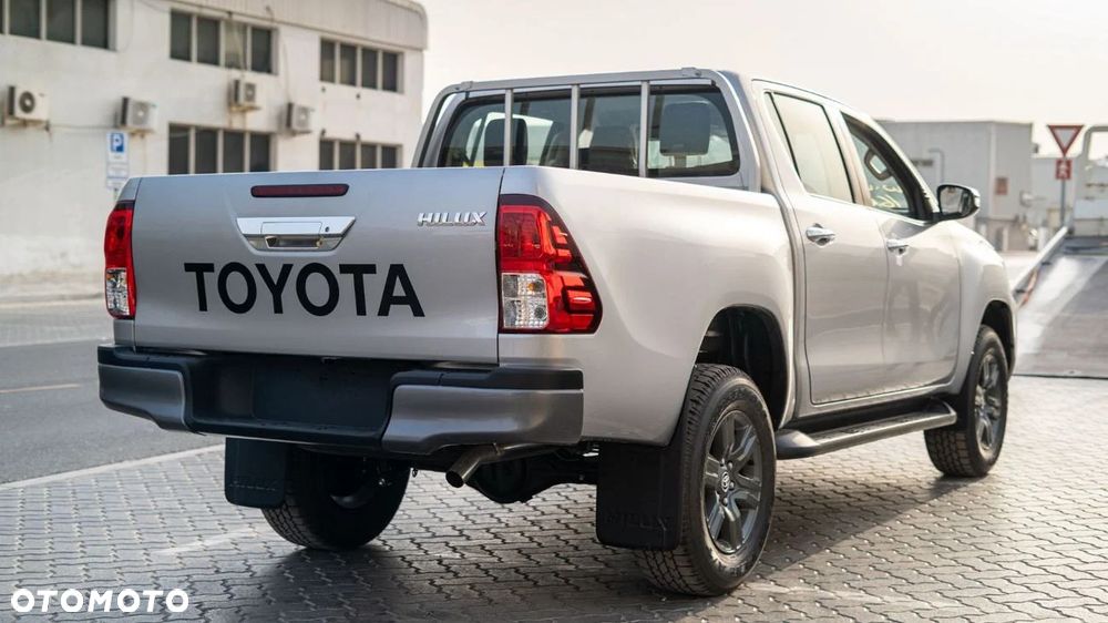 Toyota Hilux - 2