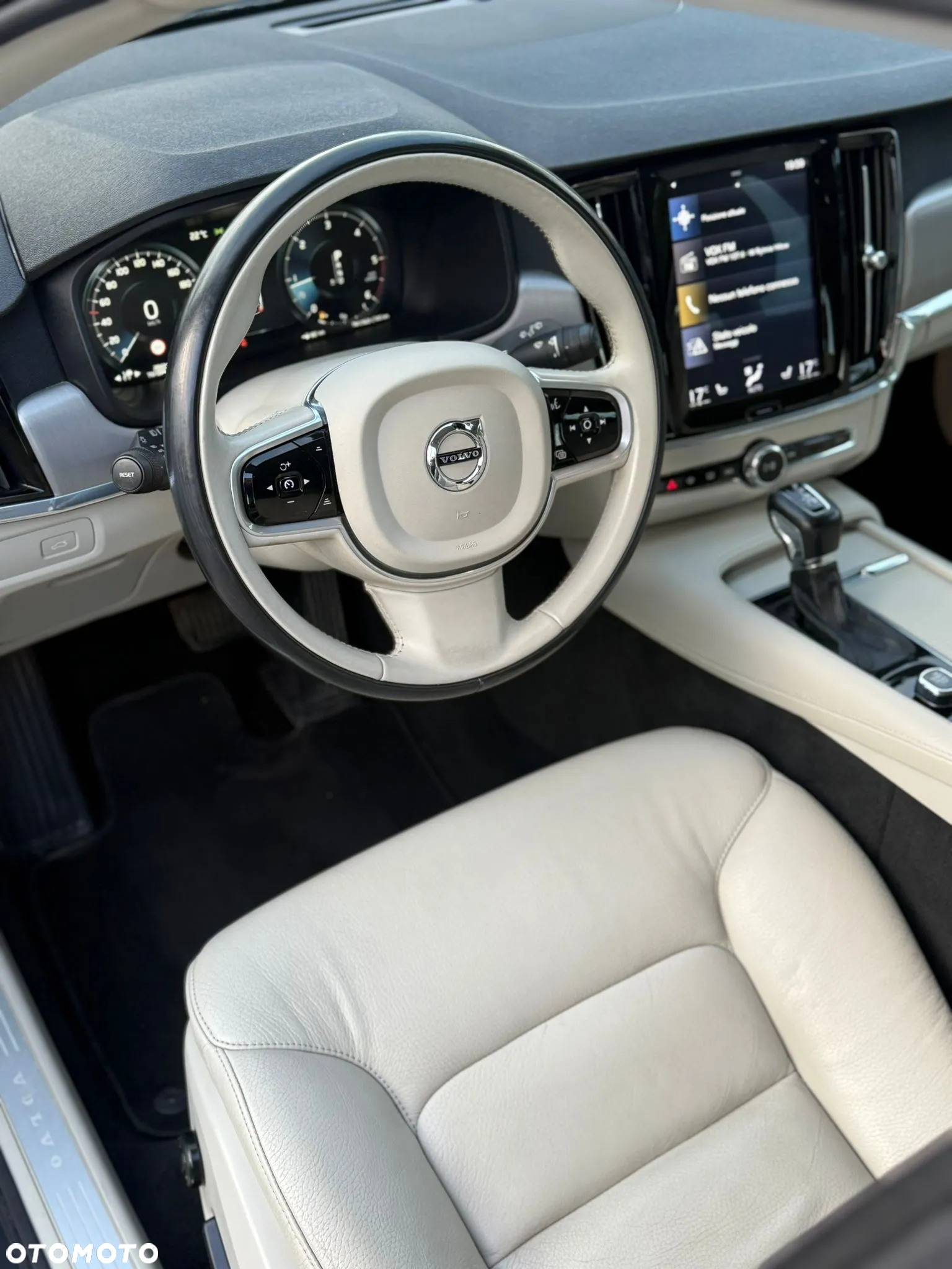 Volvo V90 D3 Momentum Pro - 14