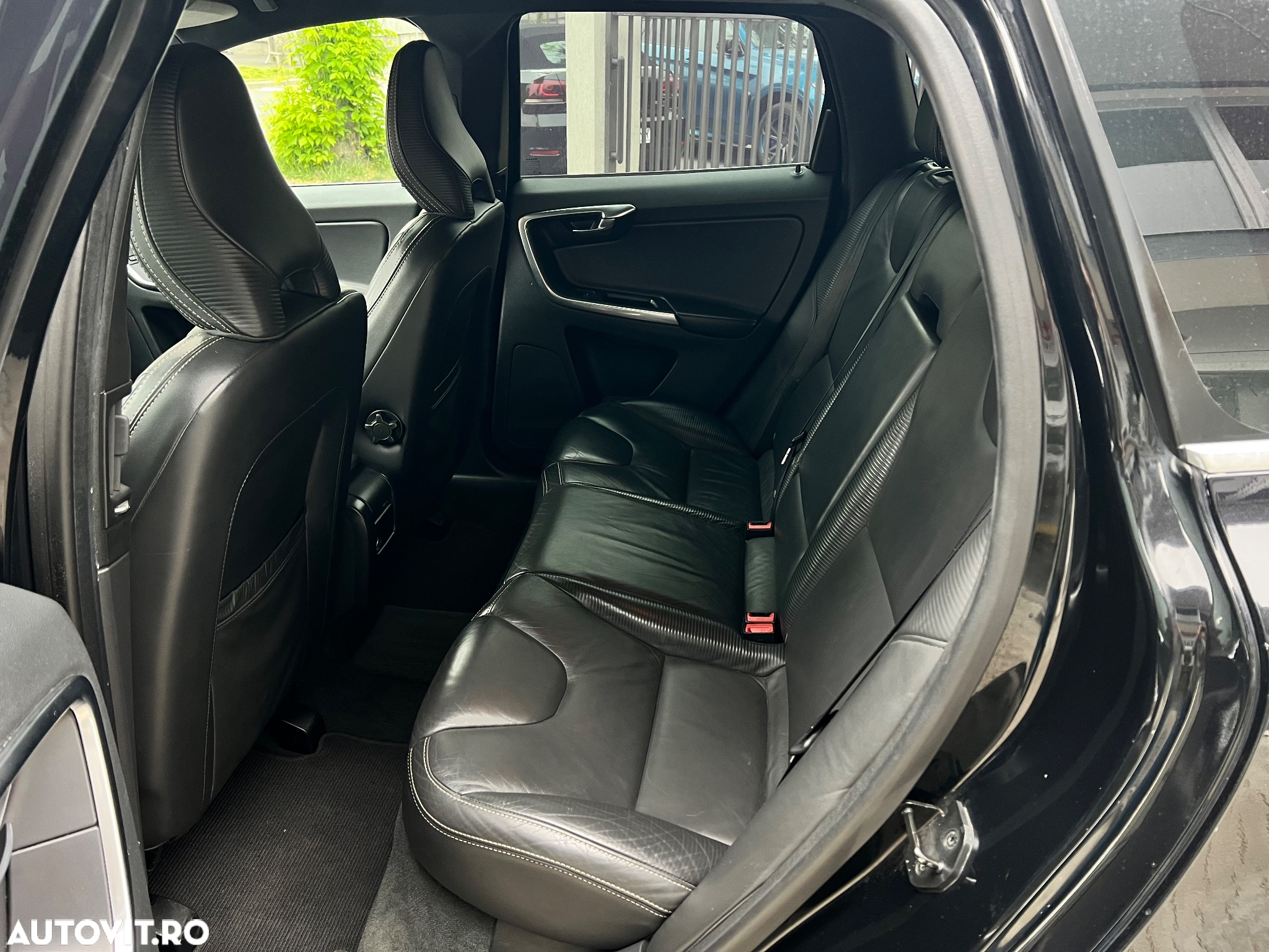 Volvo XC 60 D5 AWD Aut. RDesign - 16