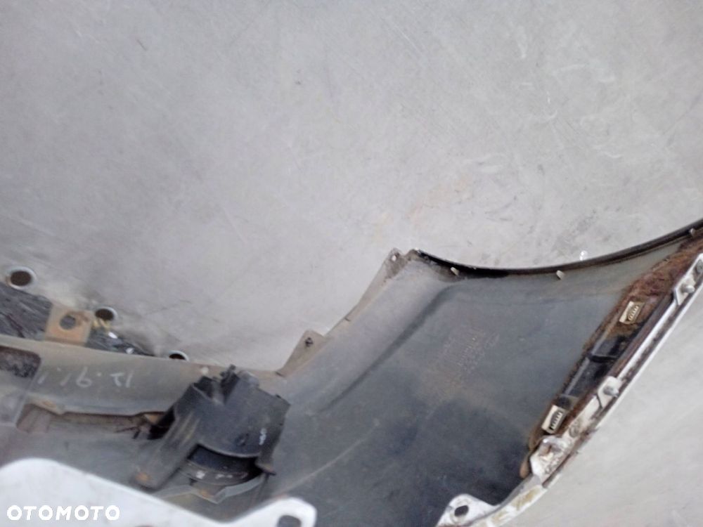 Zderzak Przedni Przód Kia Carens Ii C5 - 7