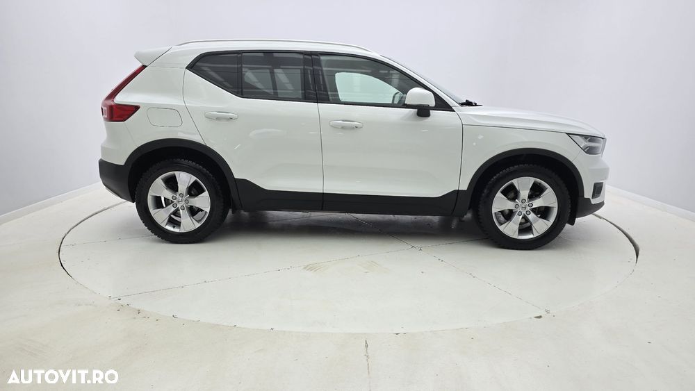 Volvo XC 40 T3 AT8 Momentum Pro - 6