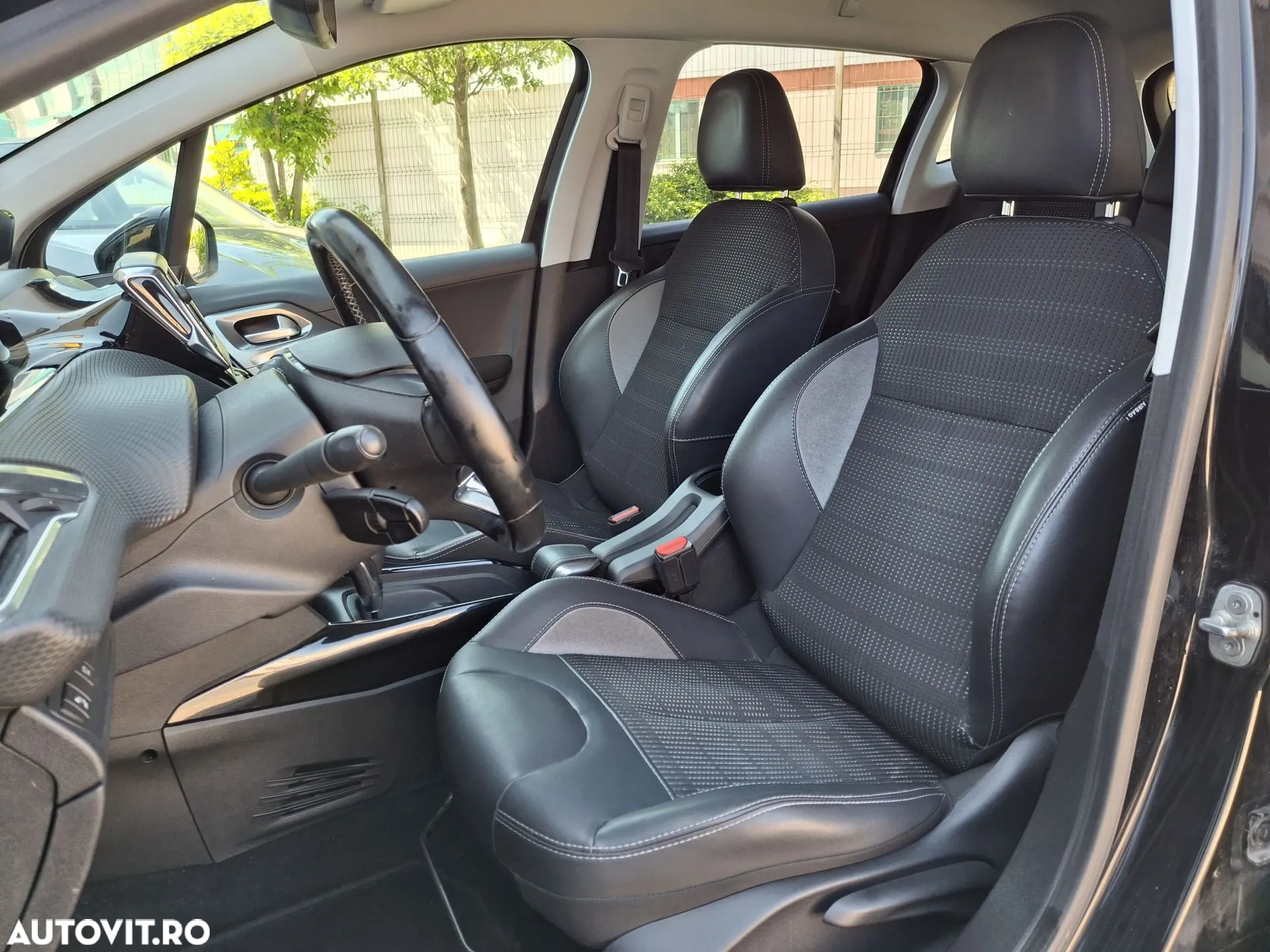 Peugeot 2008 - 12