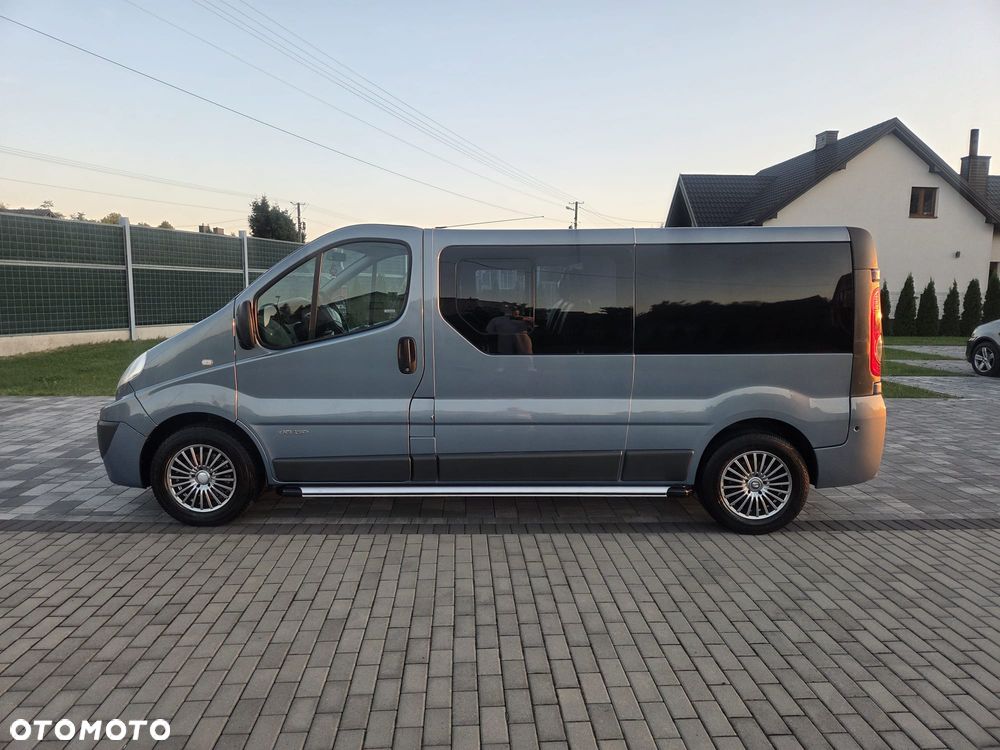 Renault TRAFIC LONG KLIMA TEMPOMAT ORYGINAŁ DUBEL KABINA ZADBANY FULL OPCJA DOPOSAŻONY - 6