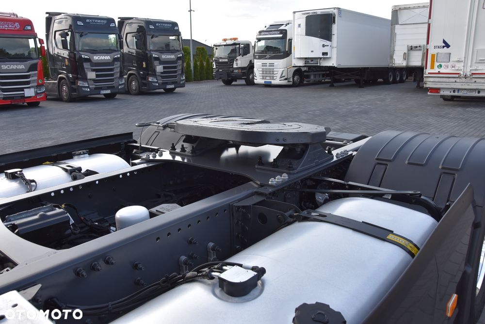 Volvo FH5 500 I-SAVE / GLOBETROTTER XL / FULL-LED / KLIMA POSTOJOWA / NAWIGACJA / KAMERY / TV / FULL OPCJA / LAKIER METALIC / ALUFELGI /SALON PL ! ! ! - 17