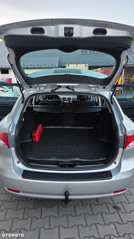 Toyota Avensis 1.8 Comfort - 21