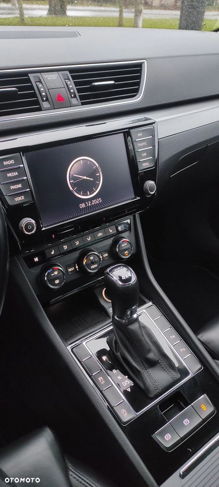 Skoda Superb 2.0 TDI 4x4 DSG SportLine - 17