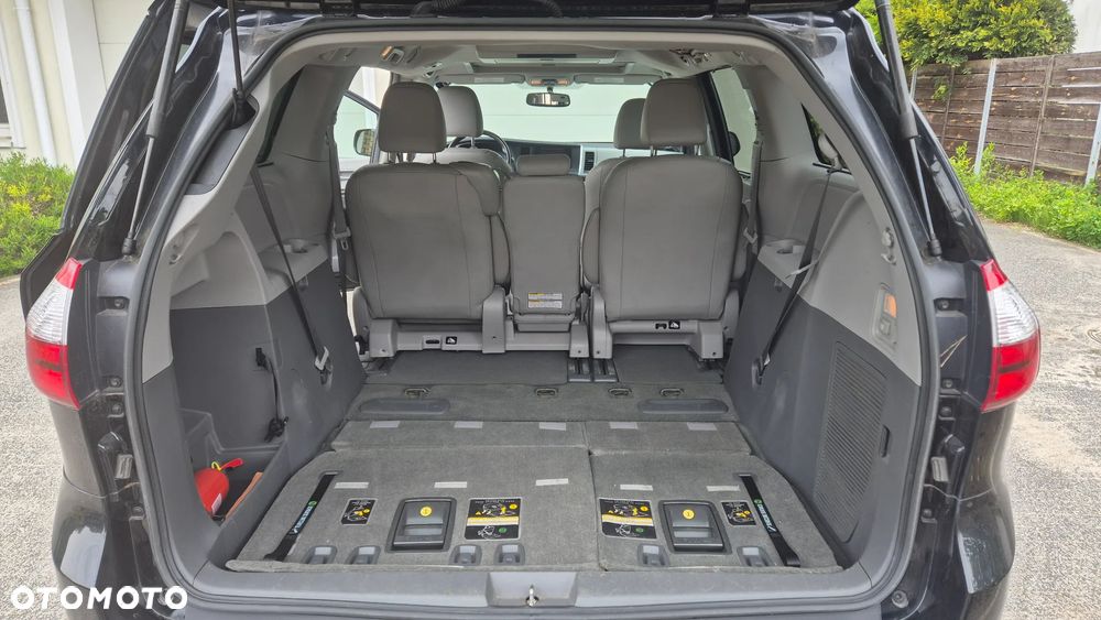 Toyota Sienna 3.5 V6 - 18