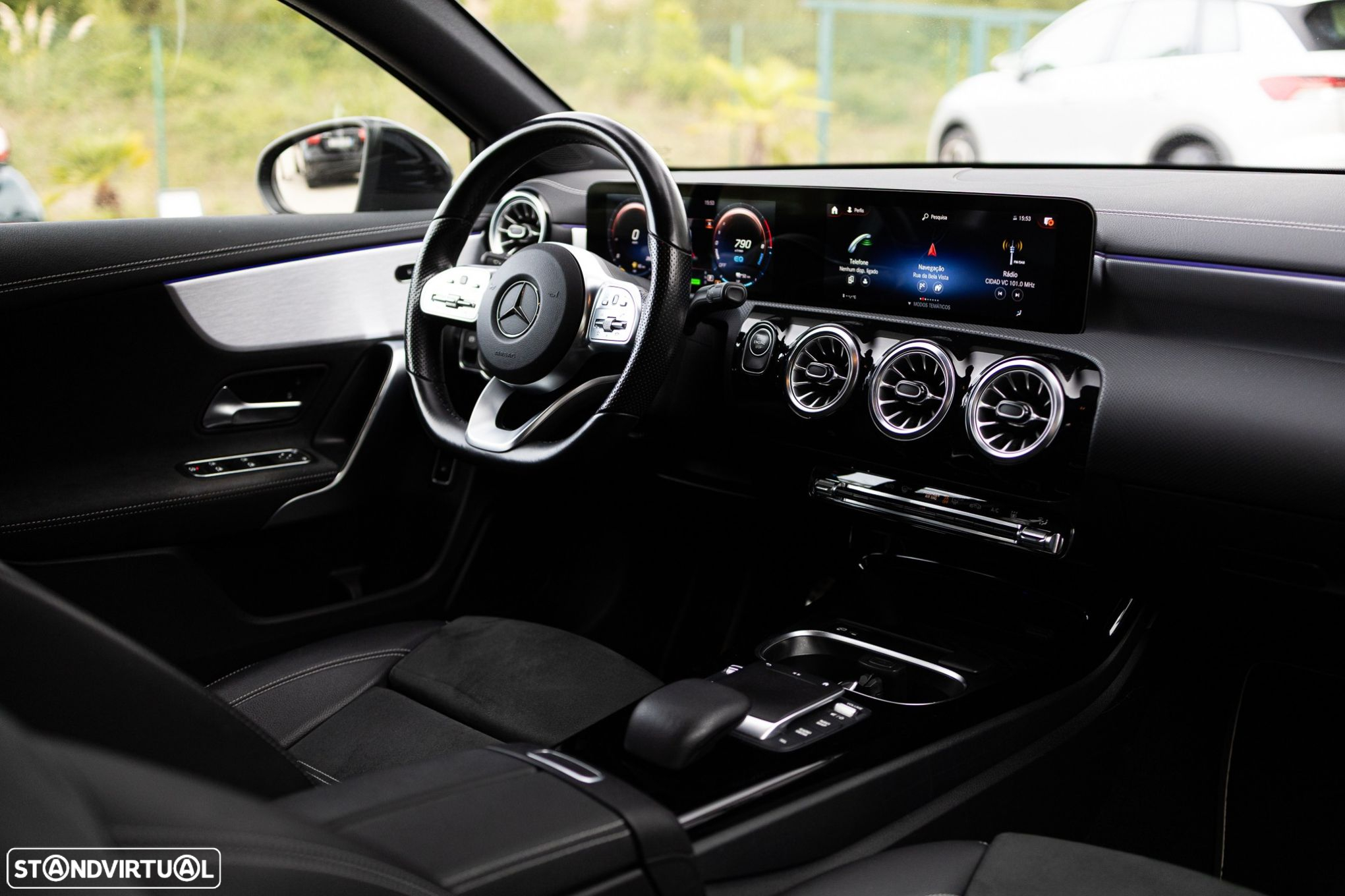 Mercedes-Benz A 250 Limousine e AMG Line - 24