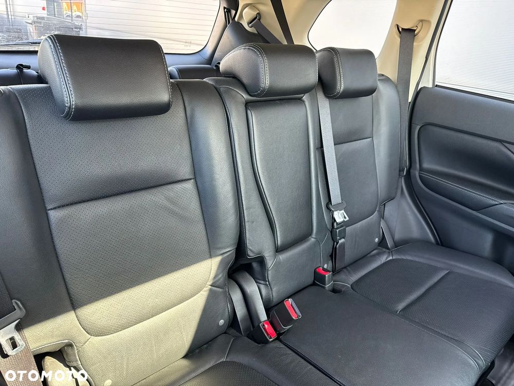 Mitsubishi Outlander - 9