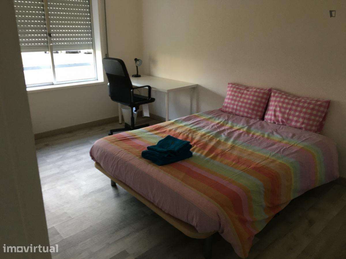 Quarto - localizado em Senhora da Hora Porto - Grande imagem: 4/9