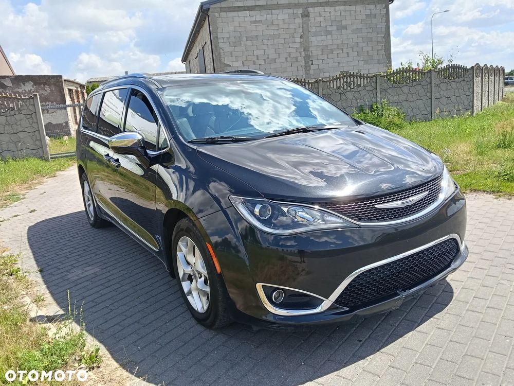 Chrysler Pacifica - 2