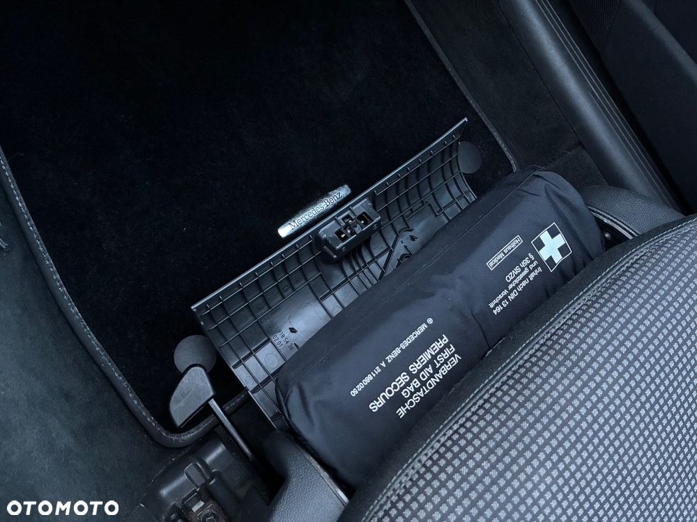 Mercedes-Benz Klasa E - 33