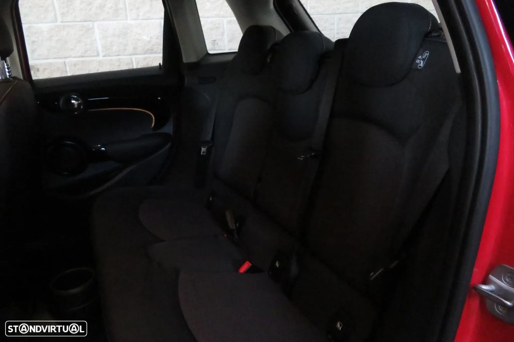 MINI 5 Portas Cooper Auto - 32