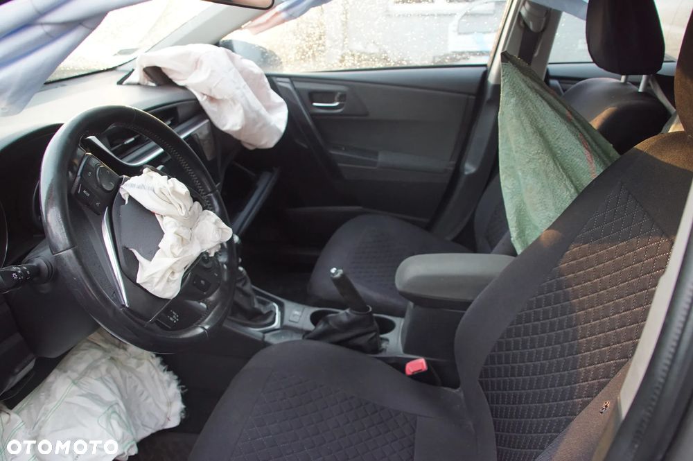 Auto na części - Toyota Auris II 1.6 Valvematic 132 KM 1ZR-FAE MTM 4V8 2015R Silnik Skrzynia Drzwi Szyba Klapa Lampa Lusterko Deska Kokpit Sterownik Moduł Czujnik Licznik Wyświetlacz Kierownica - 9