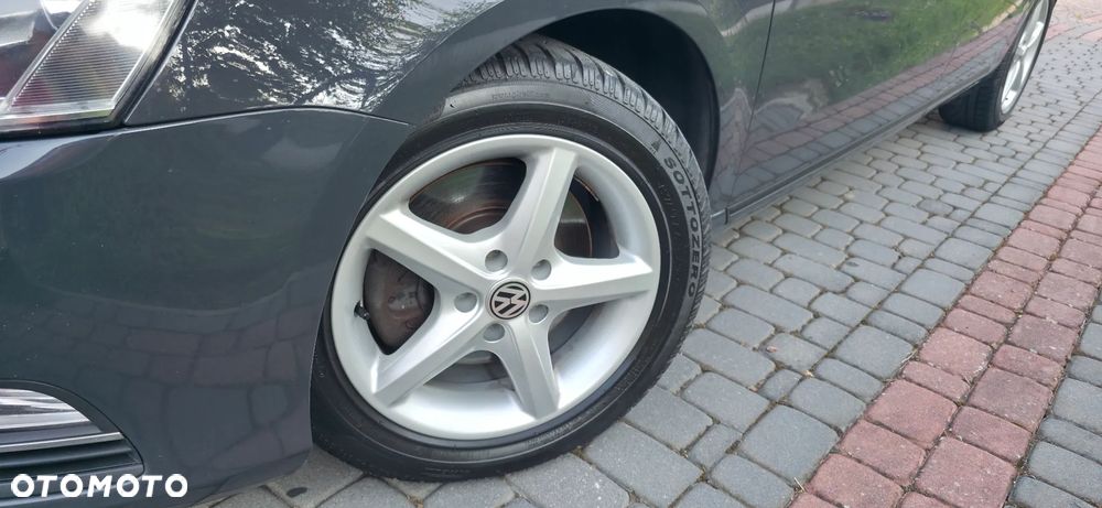 Volkswagen Passat - 32
