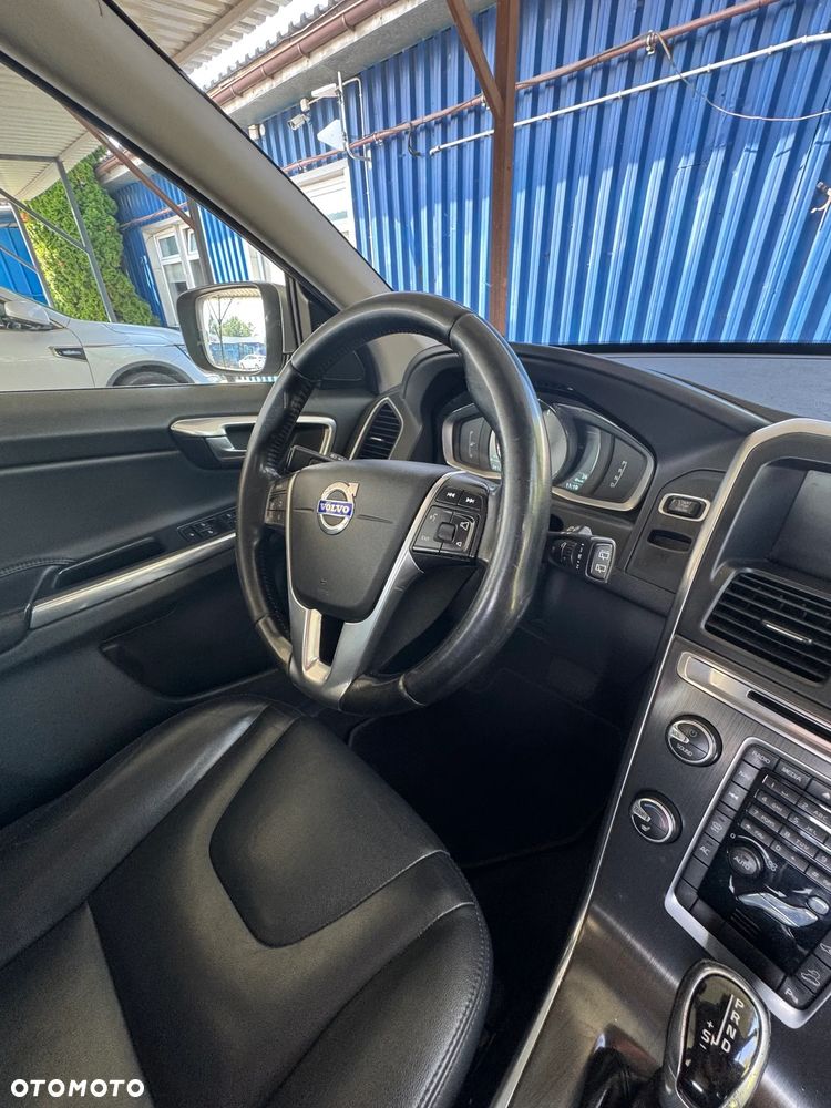 Volvo XC 60 D5 AWD Momentum - 33