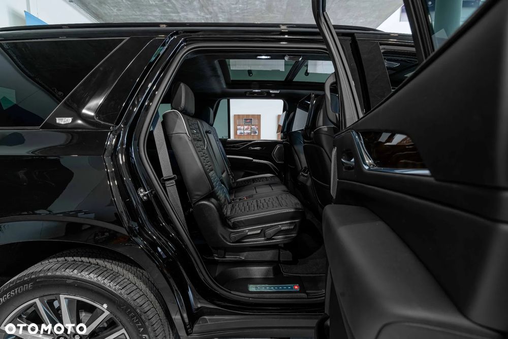 Cadillac Escalade - 25