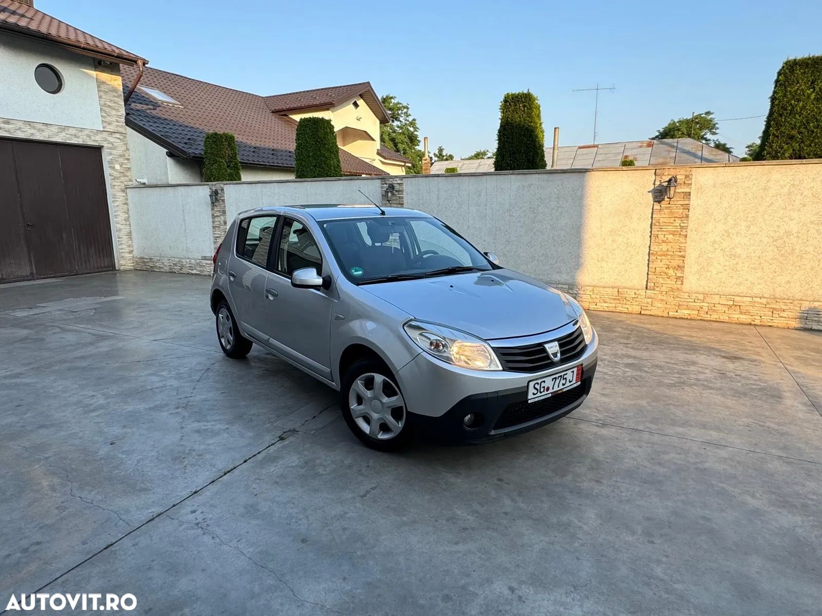 Dacia Sandero 1.6 MPI Laureate - 1