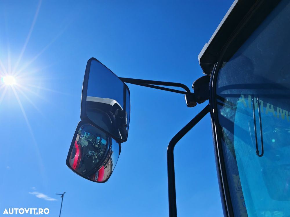 Massey Ferguson MF 5713M CAB ESSENTIAL 4x4  TRACTOR AGRICOL - 36