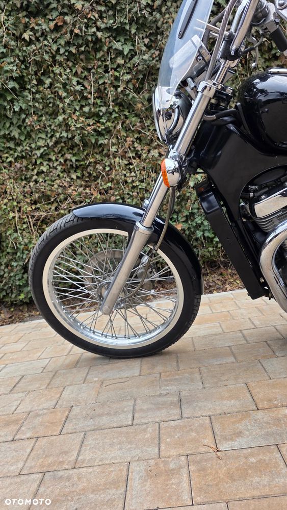 Suzuki Intruder - 12