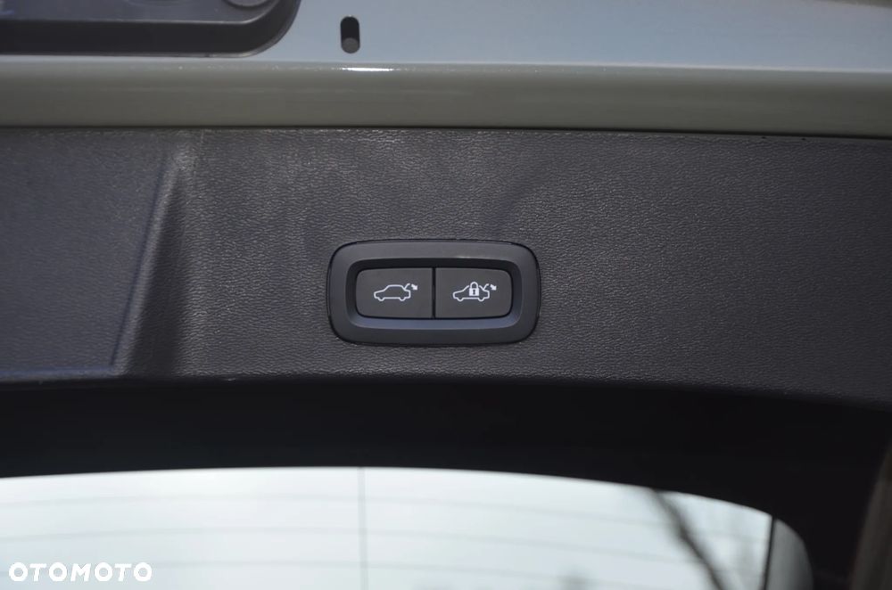 Volvo XC 40 B5 B AWD Ultimate Dark - 28