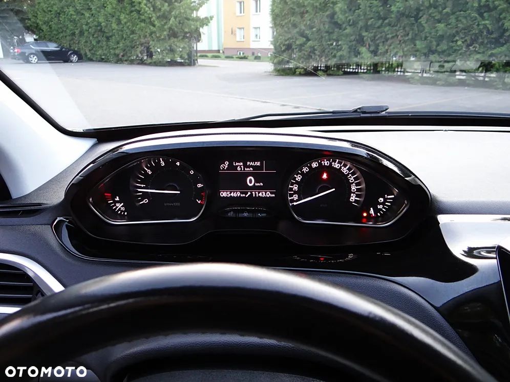 Peugeot 208 120 VTI Intuitive - 32