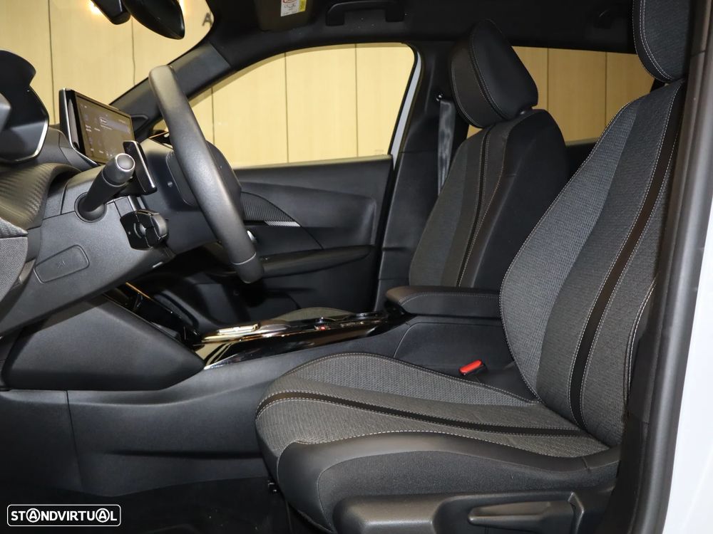Peugeot 2008 PureTech 130 EAT8 Allure - 18