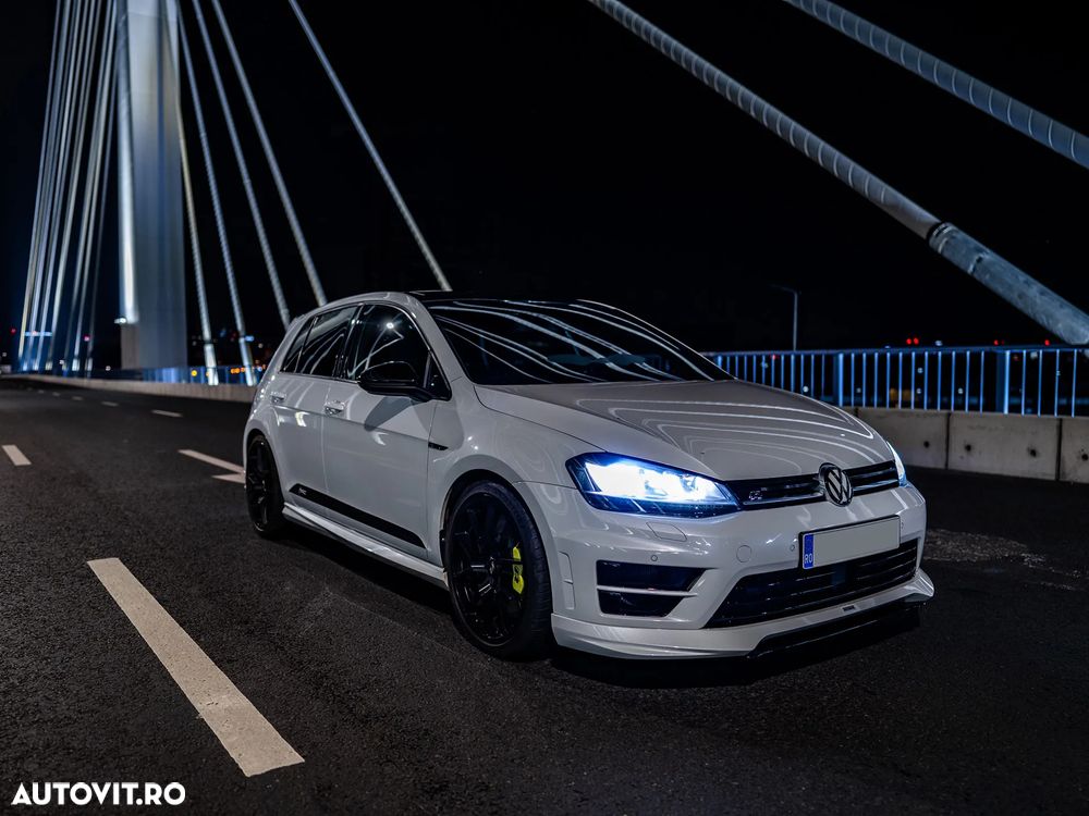 Volkswagen Golf - 1
