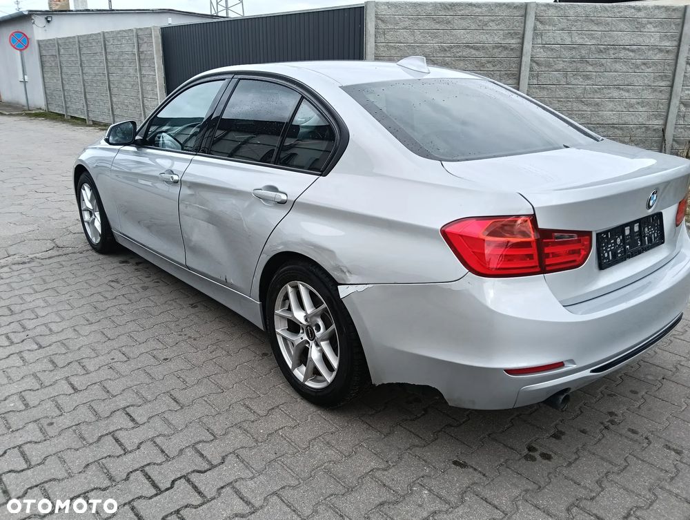 BMW Seria 3 318d DPF Edition Sport - 23