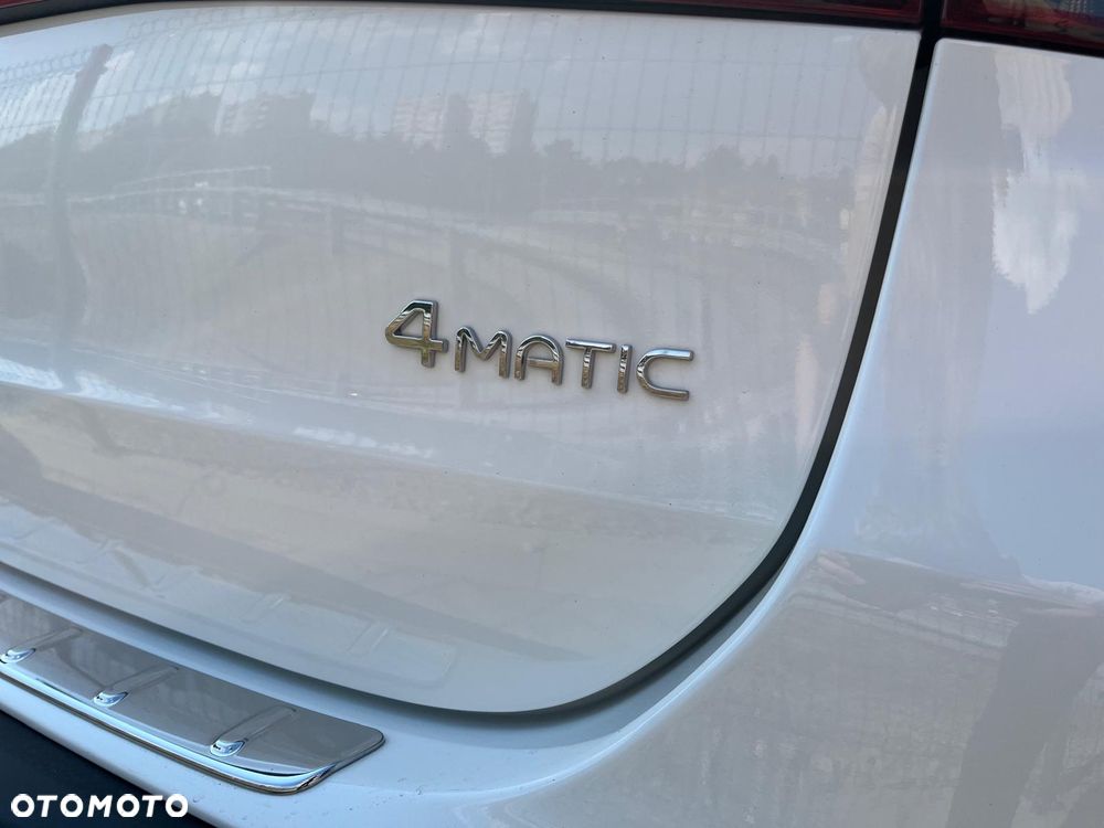 Mercedes-Benz EQA 300 66.5kWh 4-Matic AMG Line - 38