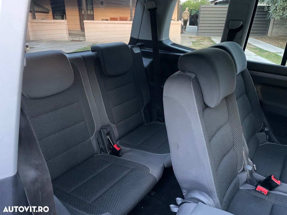 Volkswagen Touran - 8
