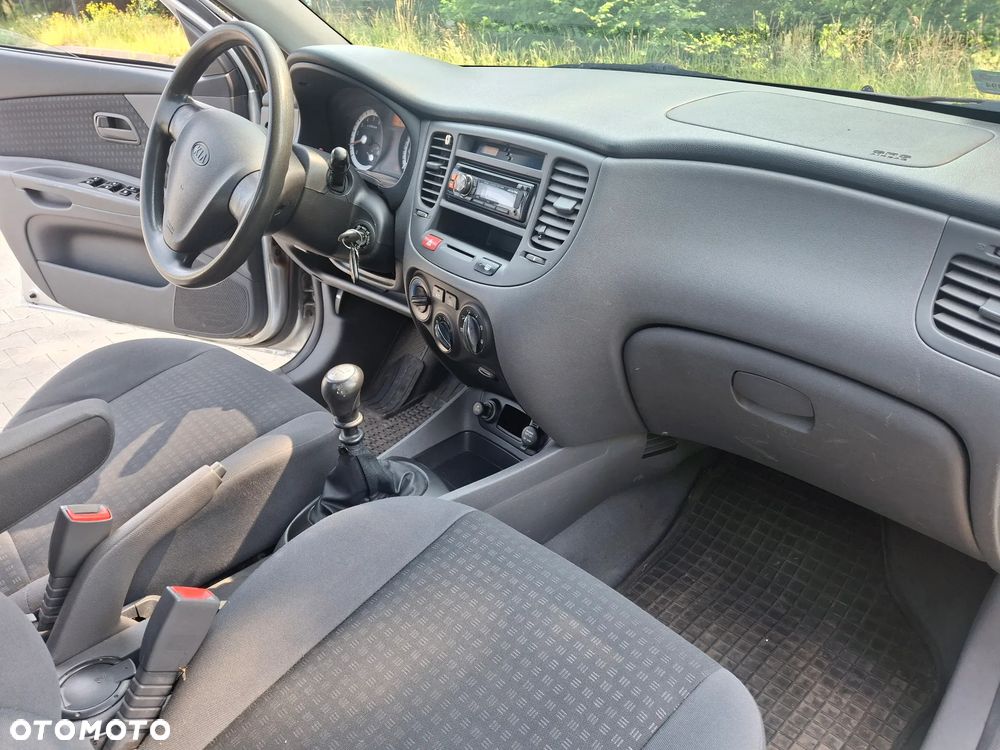 Kia Rio 1.4 Family + - 16