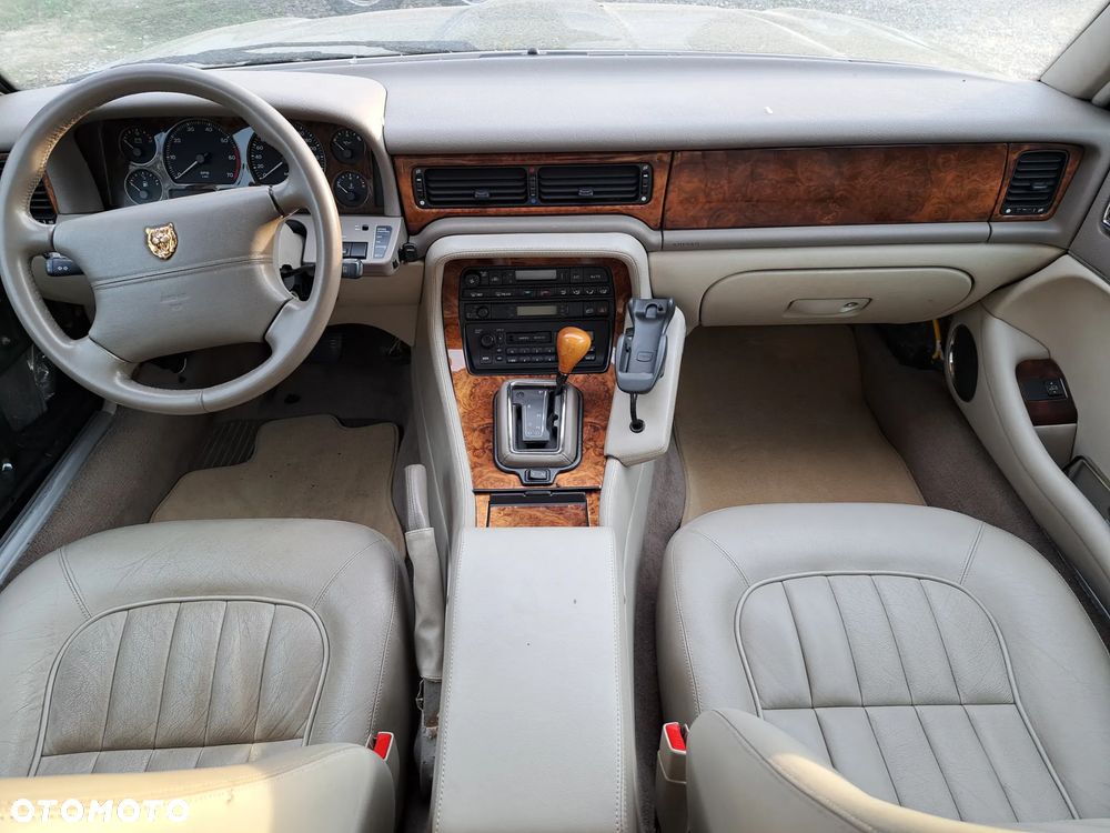 Jaguar XJ - 14