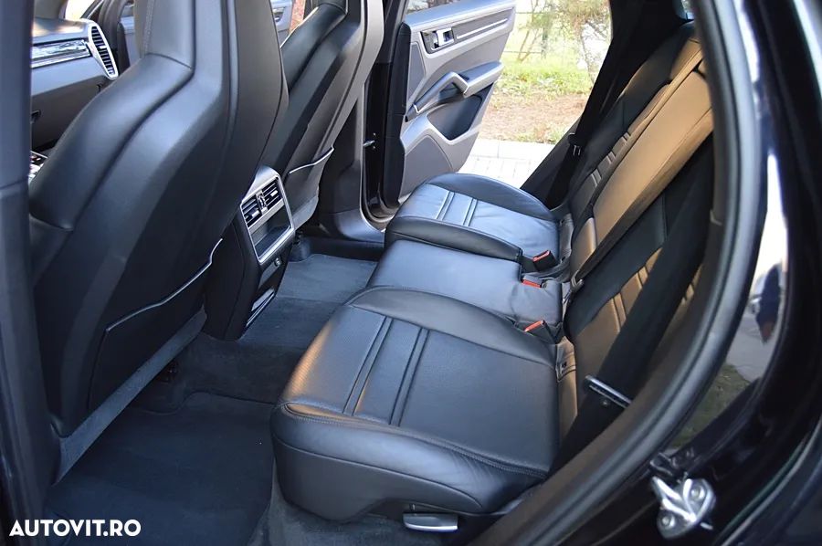 Porsche Cayenne Tiptronic S Platinum Edition - 30