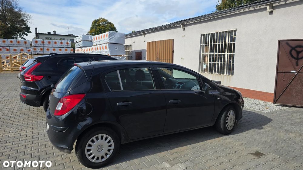 Opel Corsa 2013 photo 2