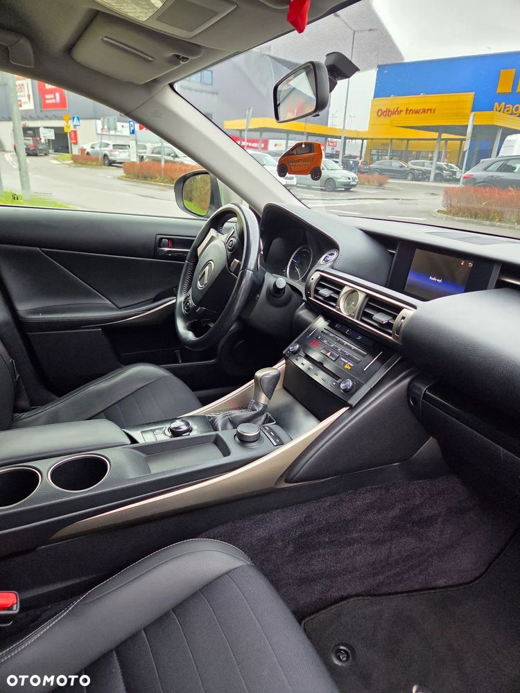 Lexus IS 300h Elite - 8