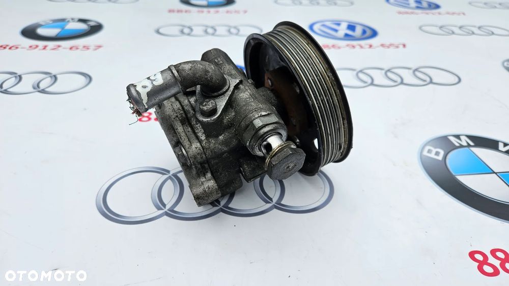 VW Caddy 2K III 3 1.9 TDI BLS 105 KM Pompa wspomagania z kołem 2K0422154 - 5
