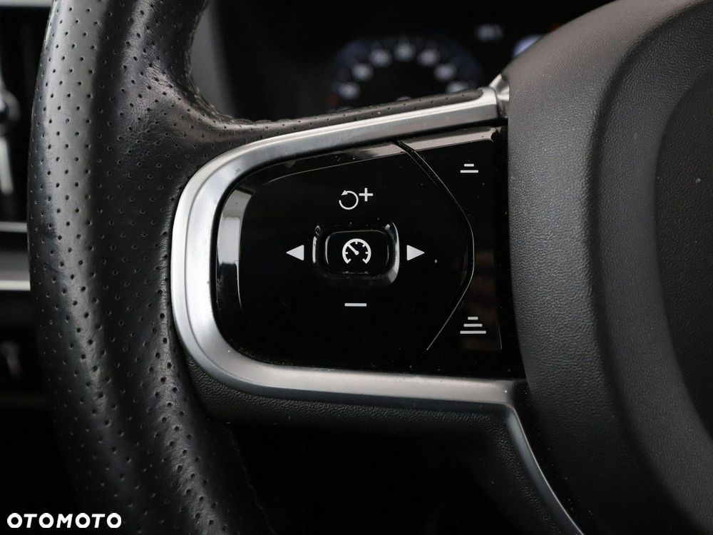 Volvo V60 D4 Momentum - 32