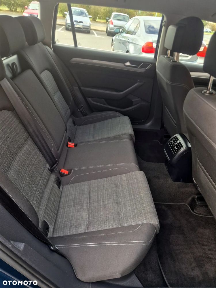 Volkswagen Passat Variant 2.0 TDI EVO Business DSG - 13