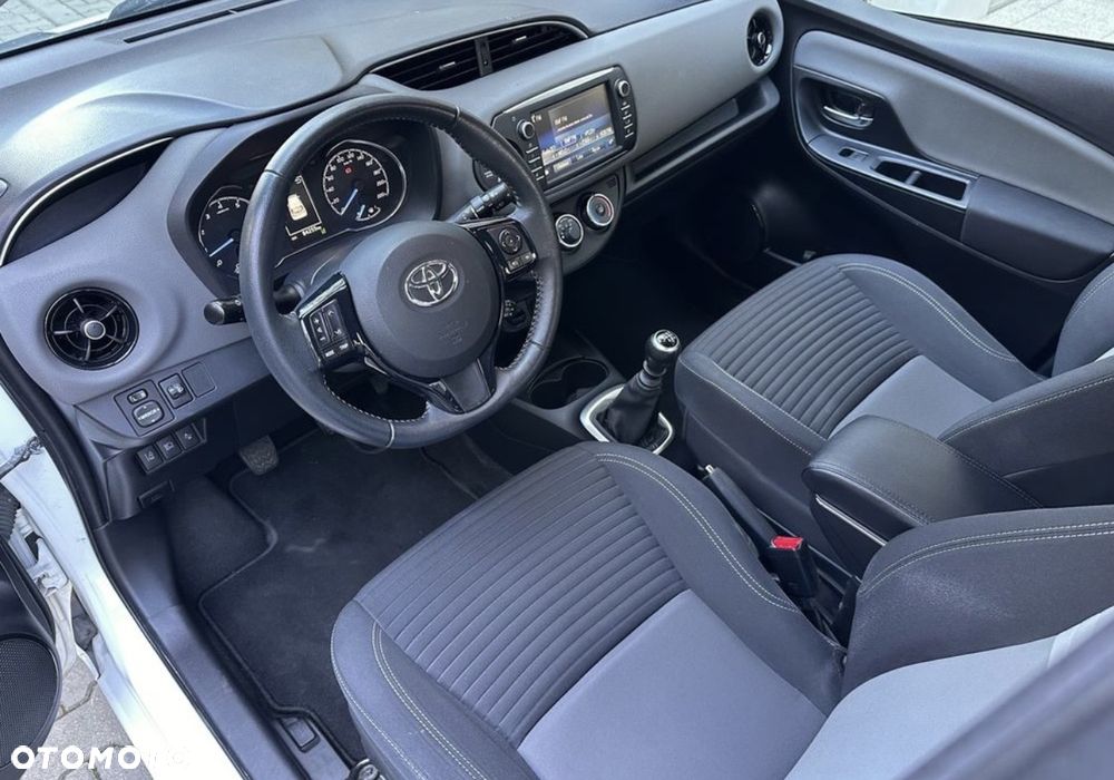Toyota Yaris 1.5 Premium - 11