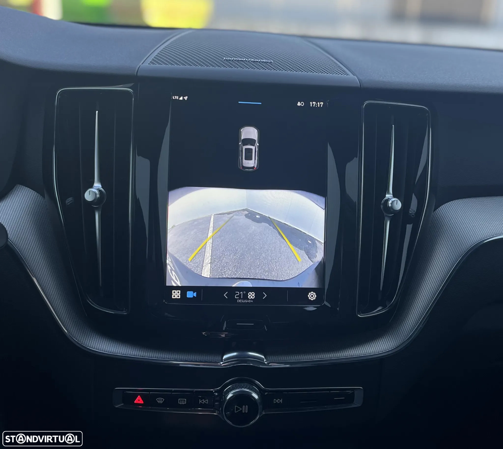Volvo XC 60 2.0 B4 Plus Dark - 23