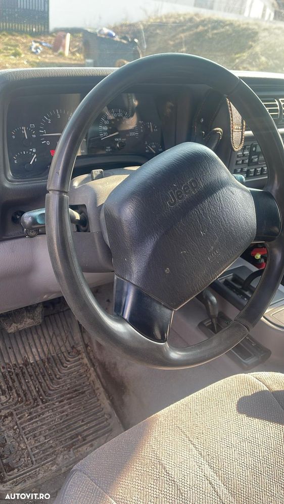 Jeep Cherokee - 5