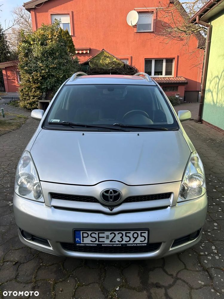 Toyota Corolla Verso - 3