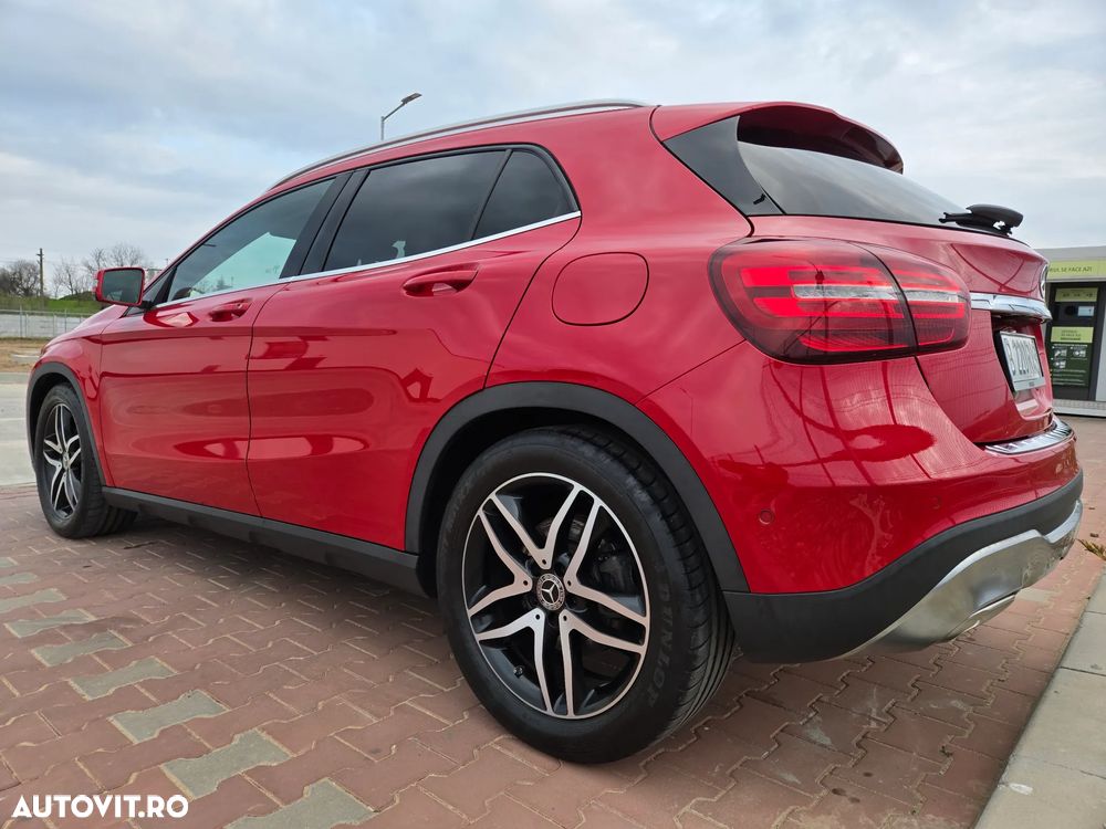Mercedes-Benz GLA 220 4MATIC 7G-DCT - 3